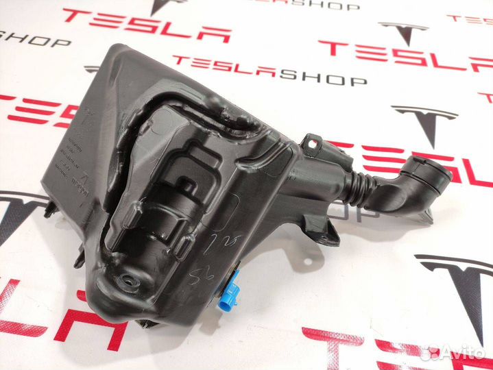 Бачок омывателя Tesla Model 3 2018 1096062-00-D