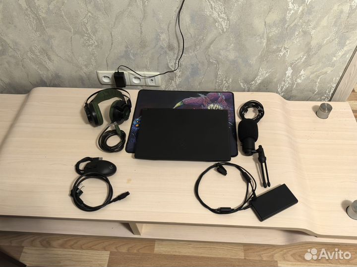 Ноутбук MSI Katana GF66 11UE + комплект переферии