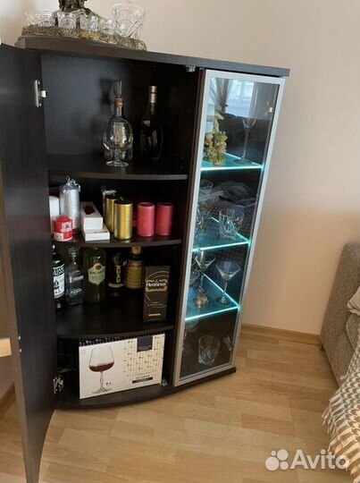 Минибар с полкой и подсветкой