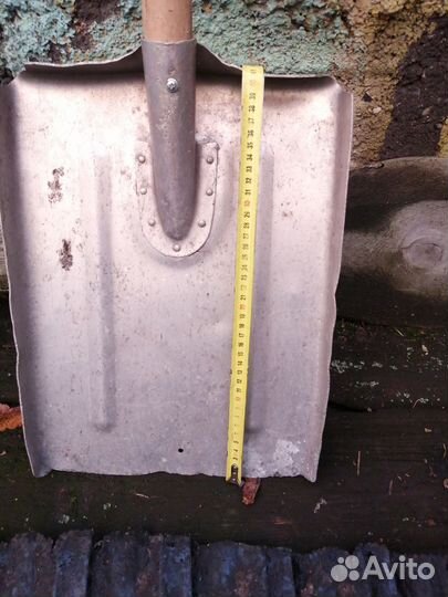 Лопата для уборки снега