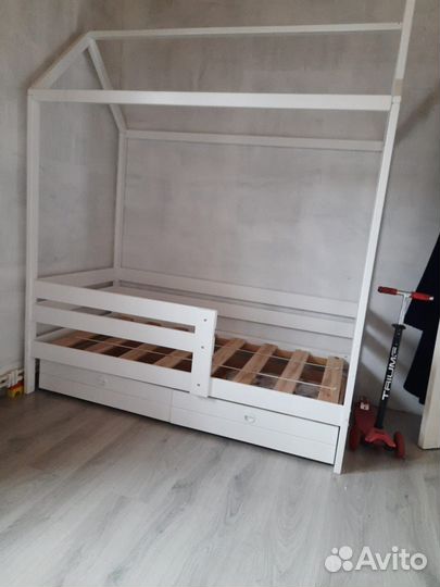 Кровать домик деревянная