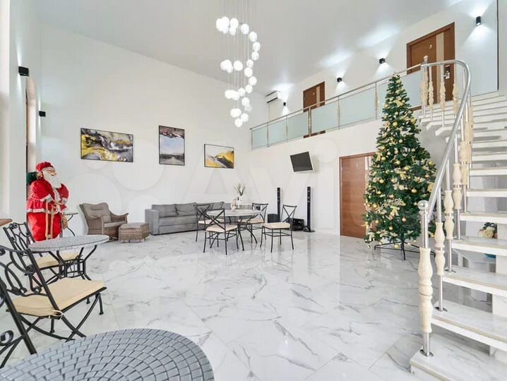 Дом 270 м² на участке 14 сот.