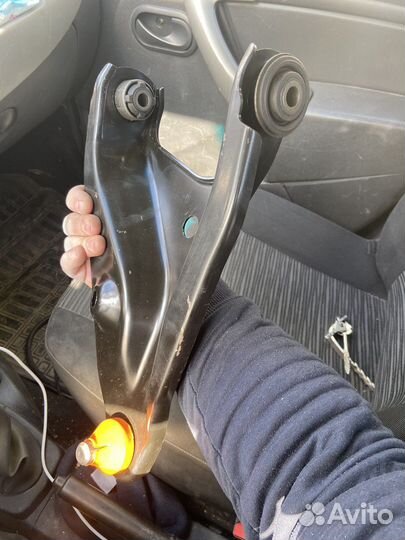 Рычаг подвески правый 545001064R