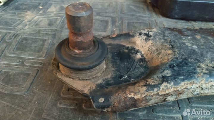 Передний нижний рычаг, левый Mazda CX-5 2012-17