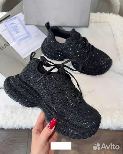 Кроссовки женские