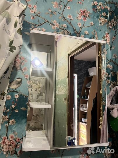 Шкаф с зеркалом в ванную