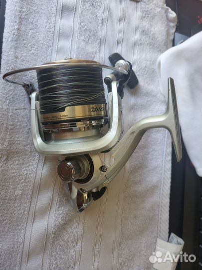 Катушка Daiwa 17 fine surf 35 hosoito