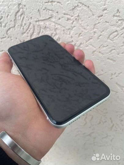 Телефон iPhone 11