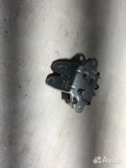 Замок багажника задний Hyundai Solaris 2011-2017