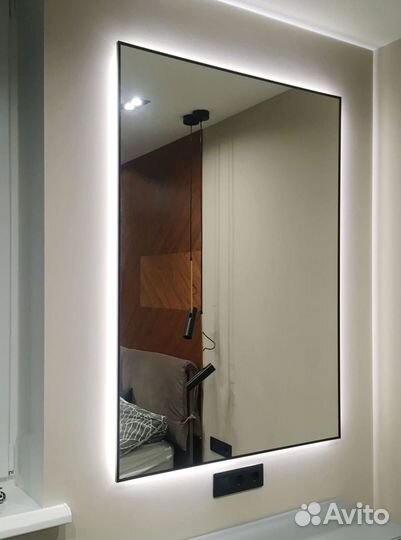 Напольное зеркало с подсветкой