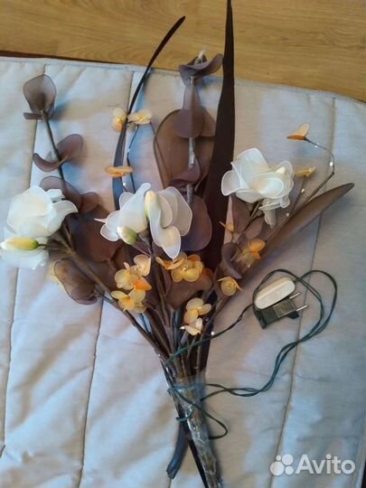 Светильник ввиде букета, лампочки в цветках