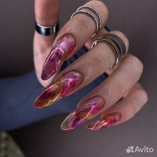 Модель на маникюр с покрытием гель лак