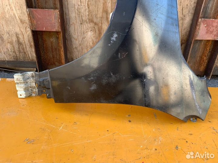 Крыло переднее левое Suzuki Escudo TDA4W J24B
