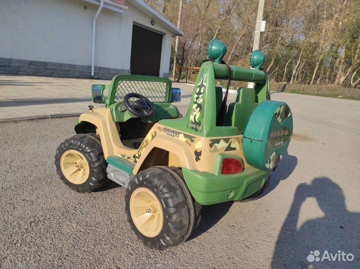 Детский двухместный электромобиль бу