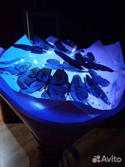 Букет из светящихся бабочек