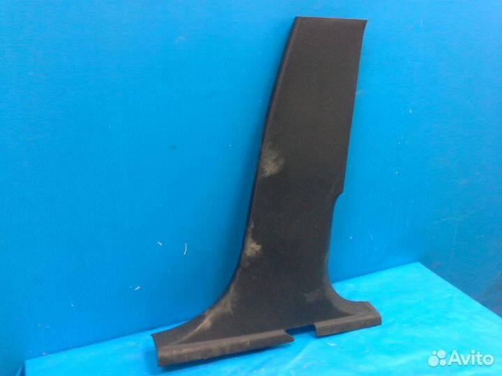 Обшивка средней стойки правая Skoda Octavia (A5 1Z