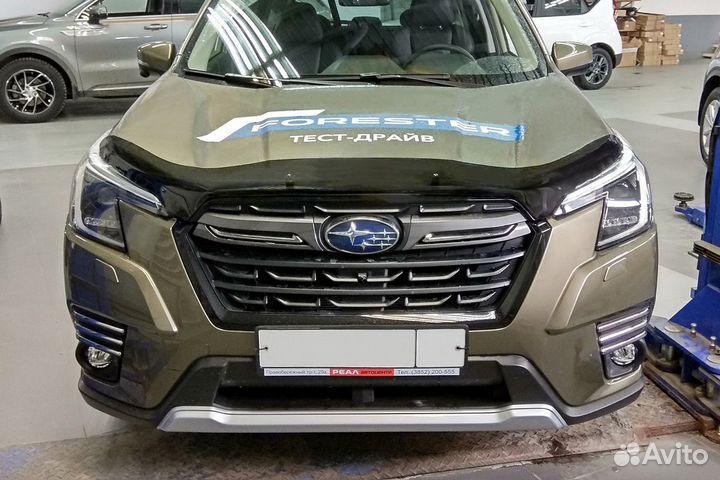 Дефлектор капота Subaru Forester, 2021, темный / Субару Форестер