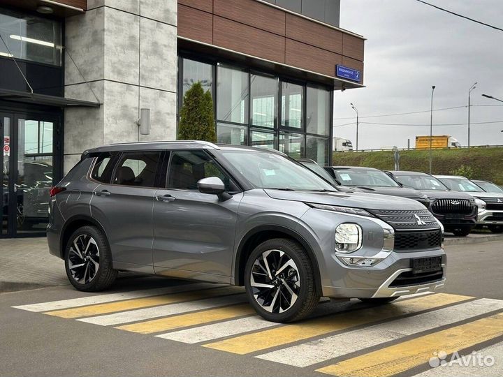 Mitsubishi Outlander 2.5 CVT, 2023, 50 км