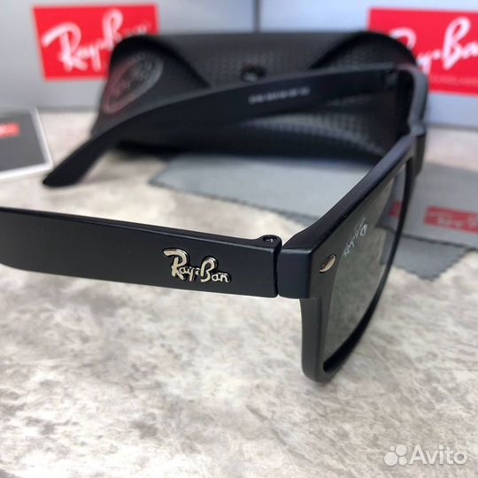 Солнцезащитные очки Ray Ban