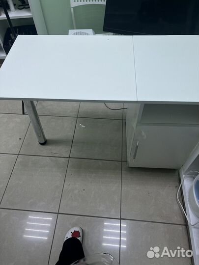 Маникюрный стол