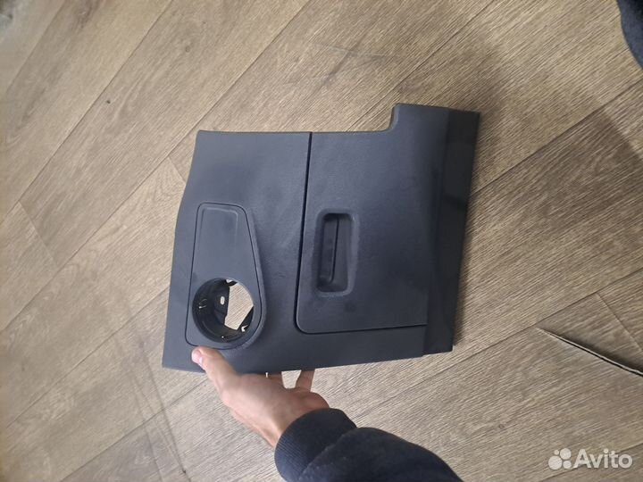 Бардачок tiguan 2