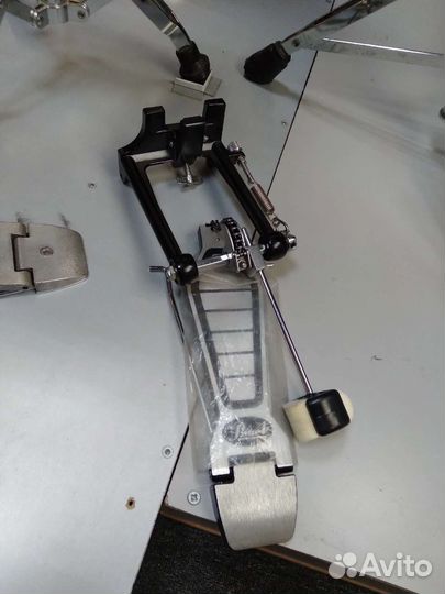 Педаль для бас барабана