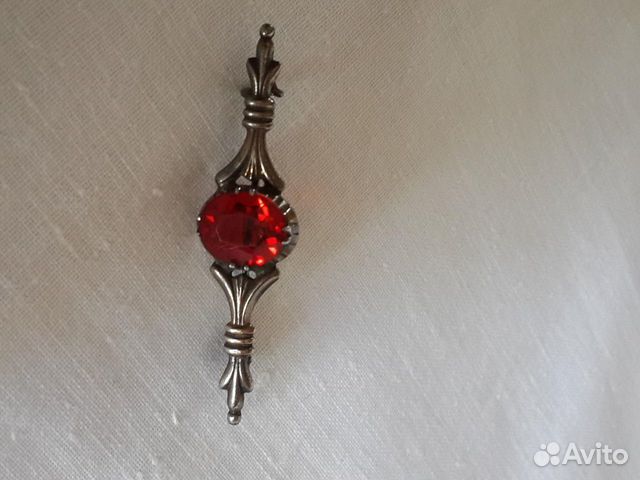 Серебряная брошь 875 пр.с рубином (корунд) 1950 е