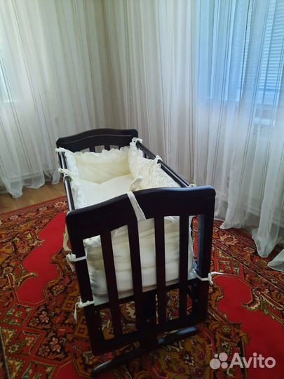 Кроватка - колыбель с маятником