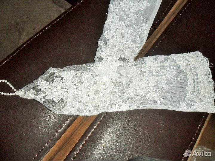 Белоснежные перчатки для самой красивой невесты