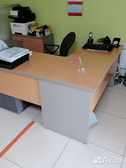 Стол офисный, шкаф