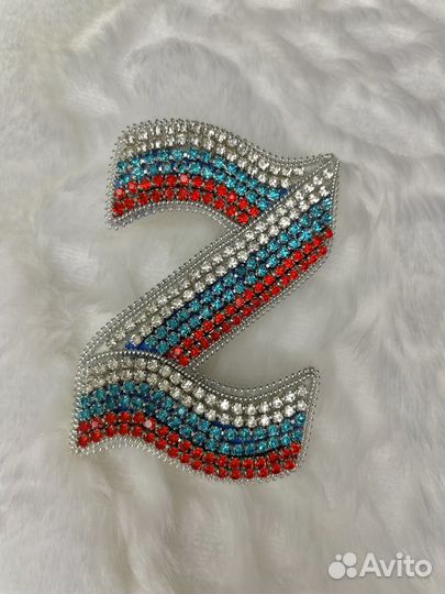 Брошь ручной работы из бисера