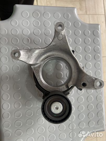 Натяжитель ремня Мерседес