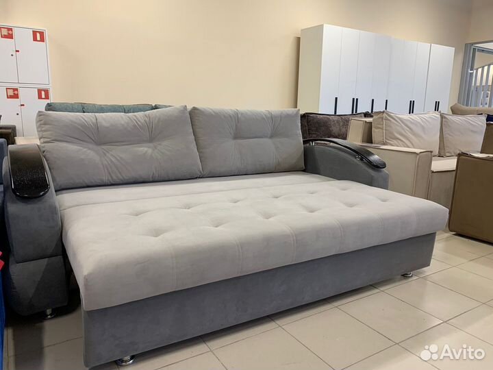 Диван на металлокаркасе