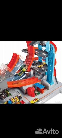 Hot wheels трек парковка
