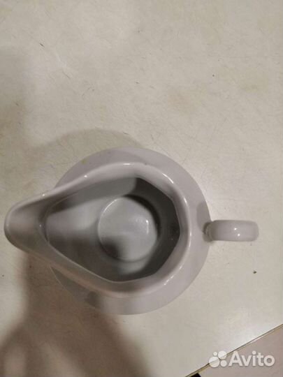 Посуда: тарелки, молочница, менажница, вареньицы