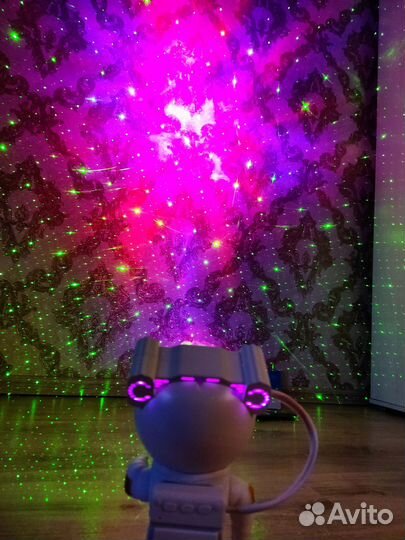 Ночник проектор звёздное небо космонавт