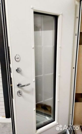 Дверь входная с ковкой