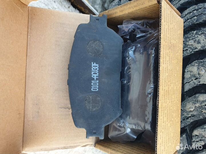 Тормозные колодки передние toyota lexus новые