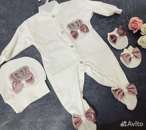 Комплект на выписку для девочки