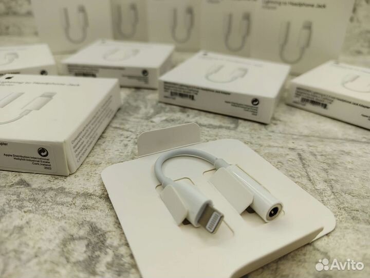 Переходник Apple Lightning - mini jack 3.5