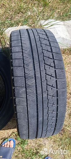 Bridgestone Blizzak VRX 235/45 R17 97S