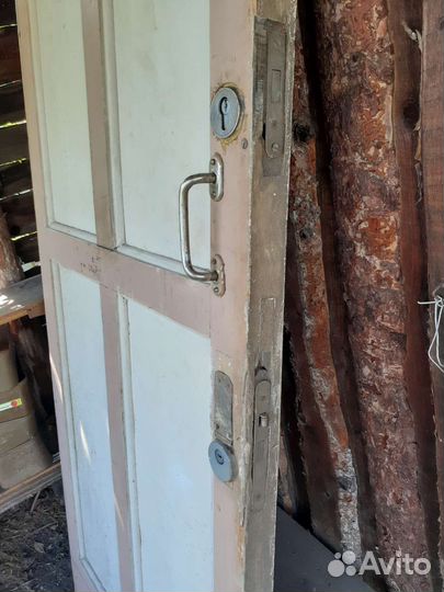 Двери входная и балконная