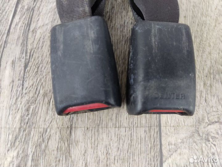 Фиксатор ремня безопасности задний правый Carina E