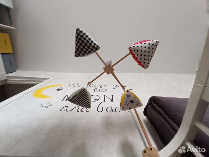 Мобиль крутящийся с музыкой (флешкой)