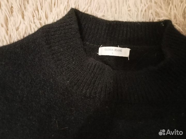 Свитер шерстяной женский