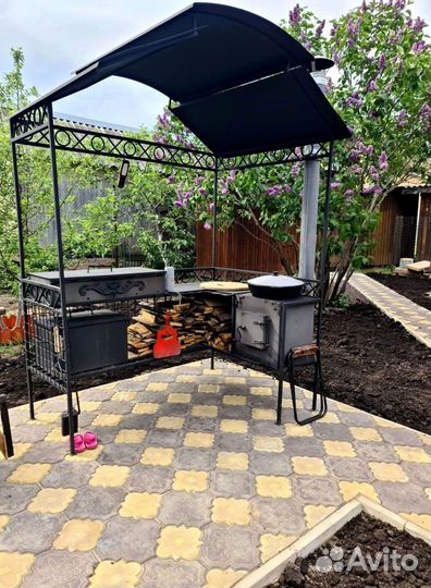 Мангал с крышей