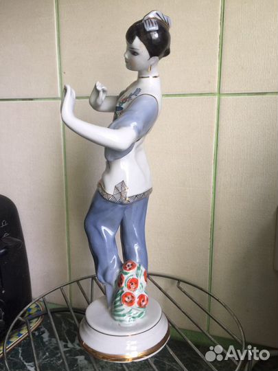 Фарфоровая статуэтка ‘’Тансовщица’’