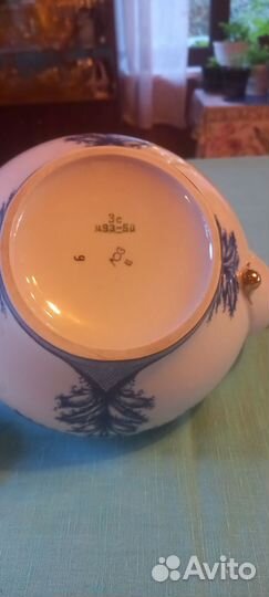 Большой сувенирный чайник