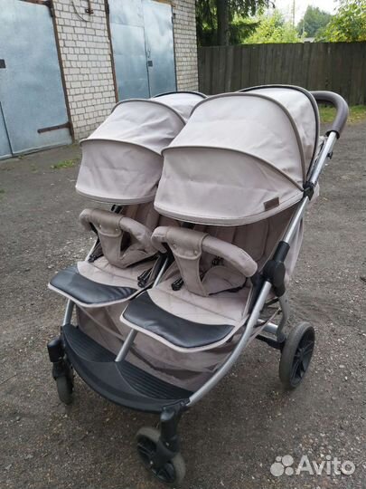 Прогулочная коляска для двойни