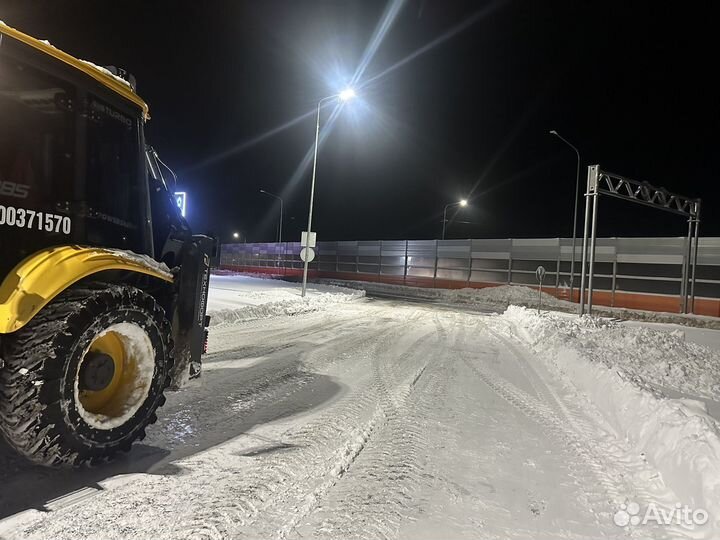 Уборка снега трактором